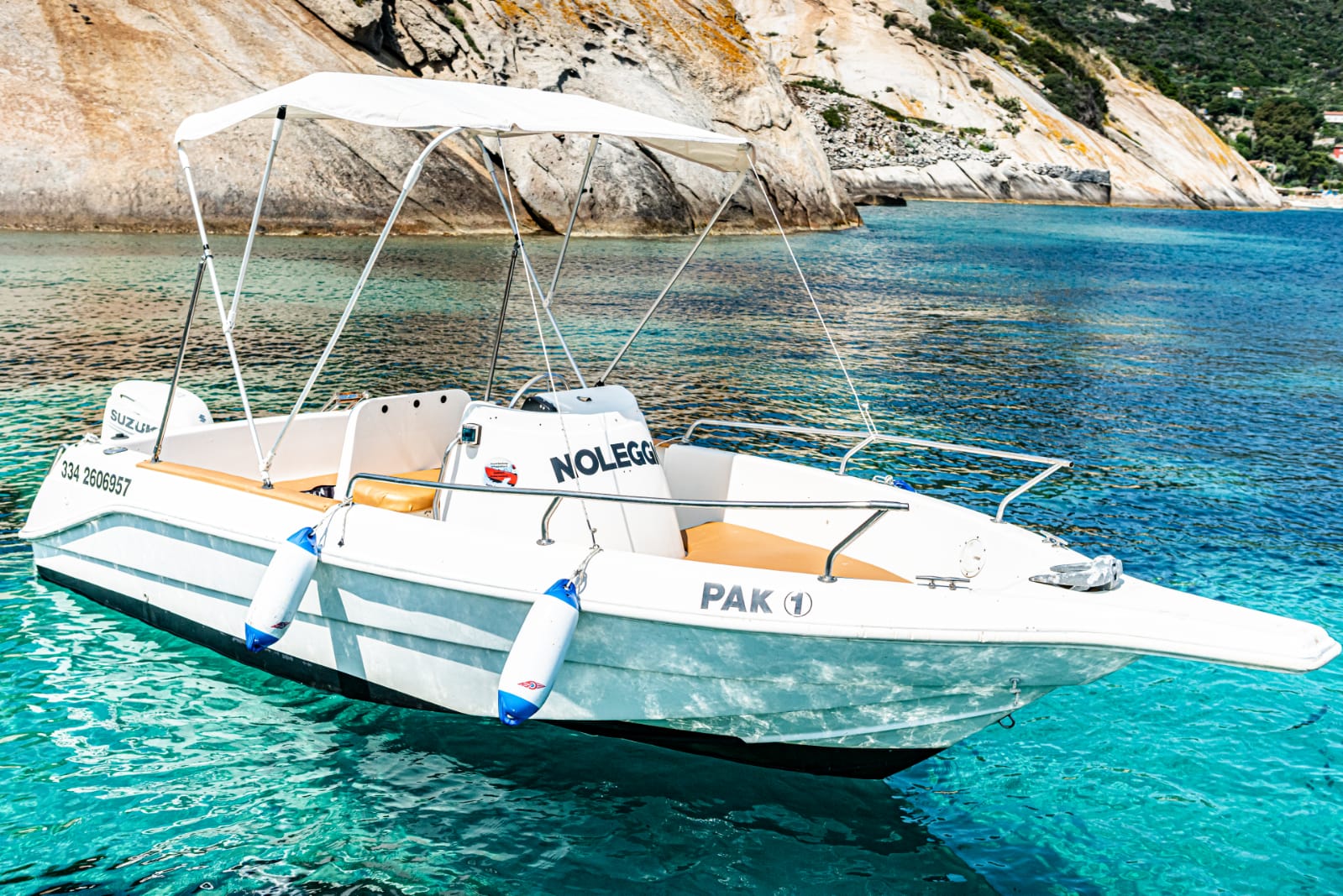 PAK1 - PakBoats Noleggio Barche 40cv senza patente nautica Isola del Giglio Porto